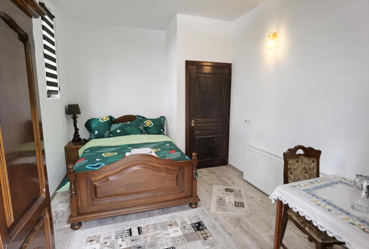 Conacul Caterinei Hotel Половраги Екстериор снимка