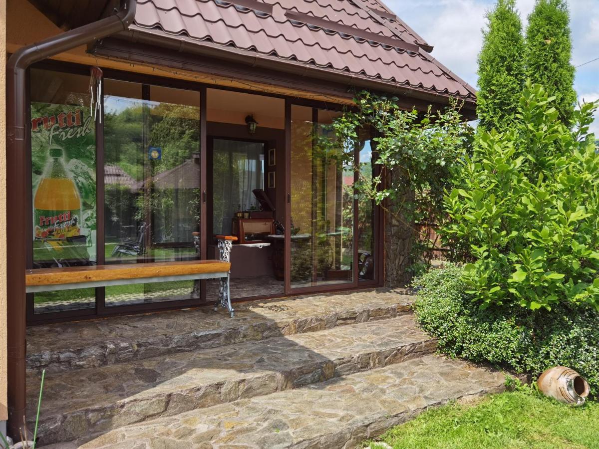 Conacul Caterinei Hotel Половраги Екстериор снимка
